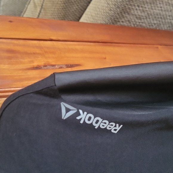 Reebok tshirt size m - Picture 2 of 7